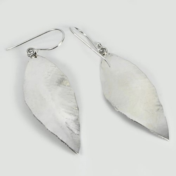 Sterling Silver Leaf Earrings 5.02 G. - Picture 3 of 3